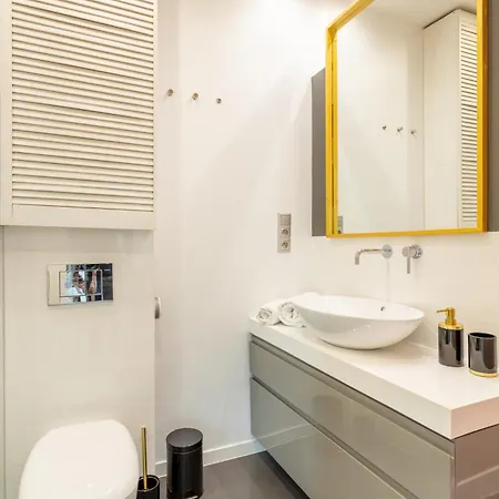 Close-golden - City Center - Zurawia Apartment Warsaw